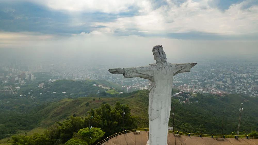 Cristo Rey y el Cerro de las Tres Cruces