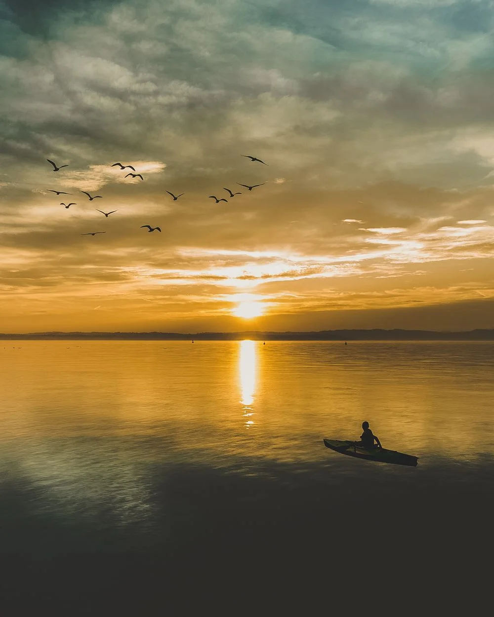 Kayak y paddle al amanecer